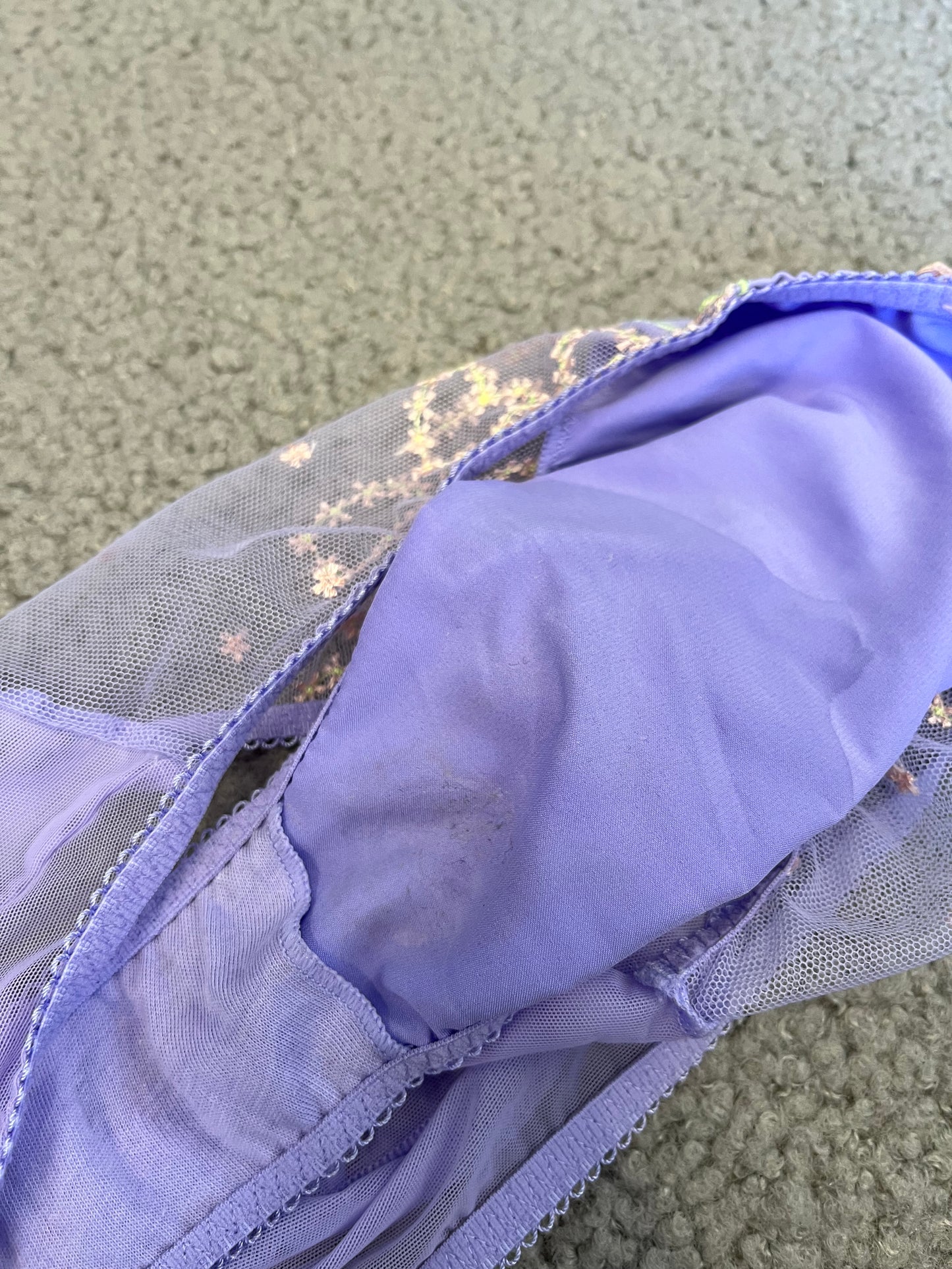 Conjunto de lencería morado